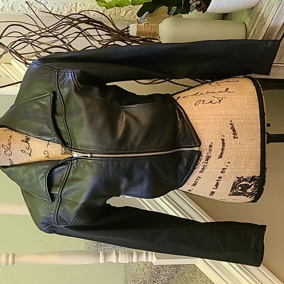 Cropped leather jacket - Picture 3 of 7